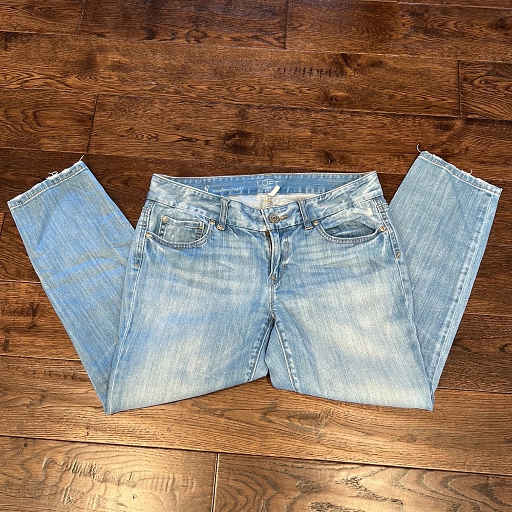 Ann Taylor Loft Modern Capri Light Wash Cropped